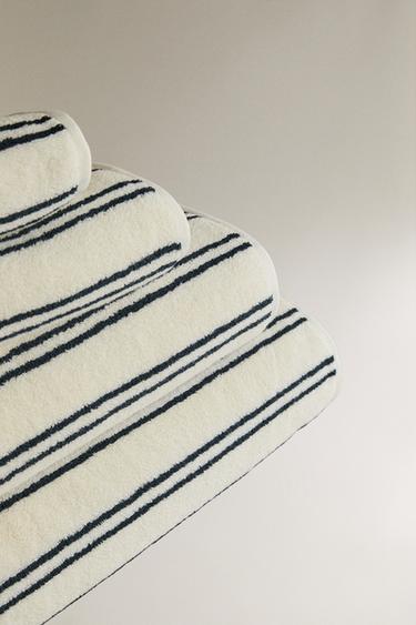 DOUBLE STRIPE BATH TOWEL - Ecru / Navy by Zara - Image 1