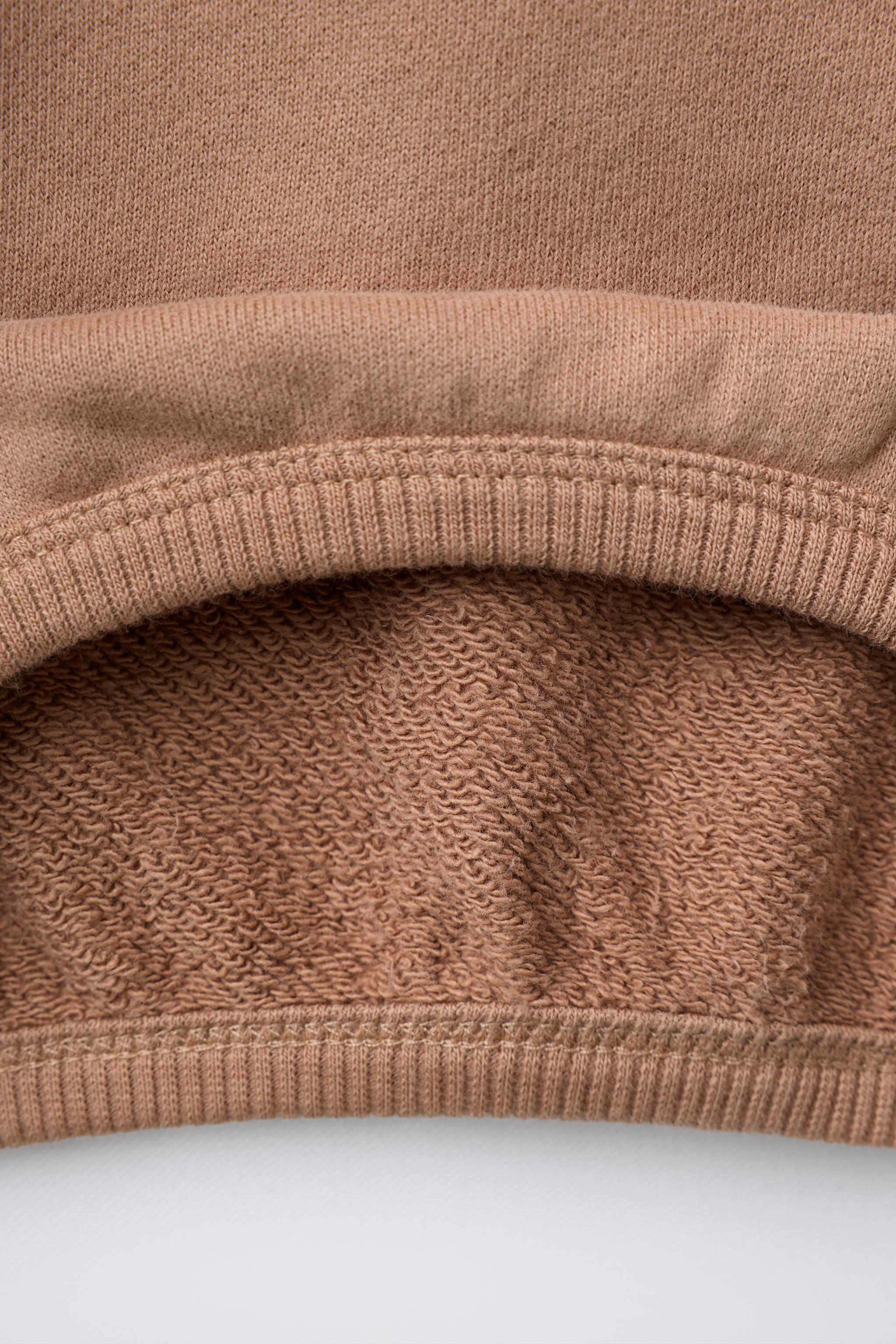 EMBROIDERED ROOSTER SWEATSHIRT