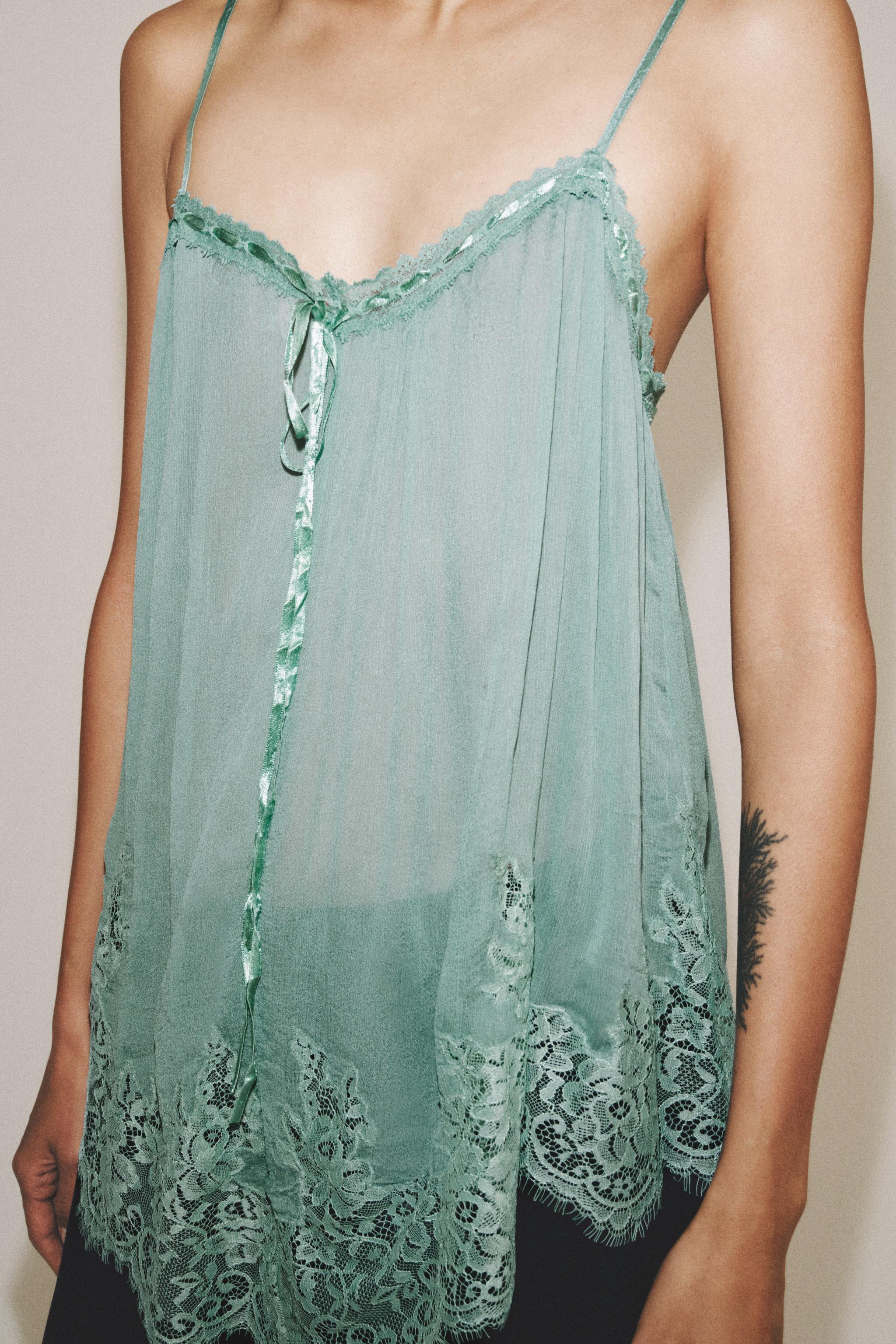 LACE STRAP TOP ZW COLLECTION