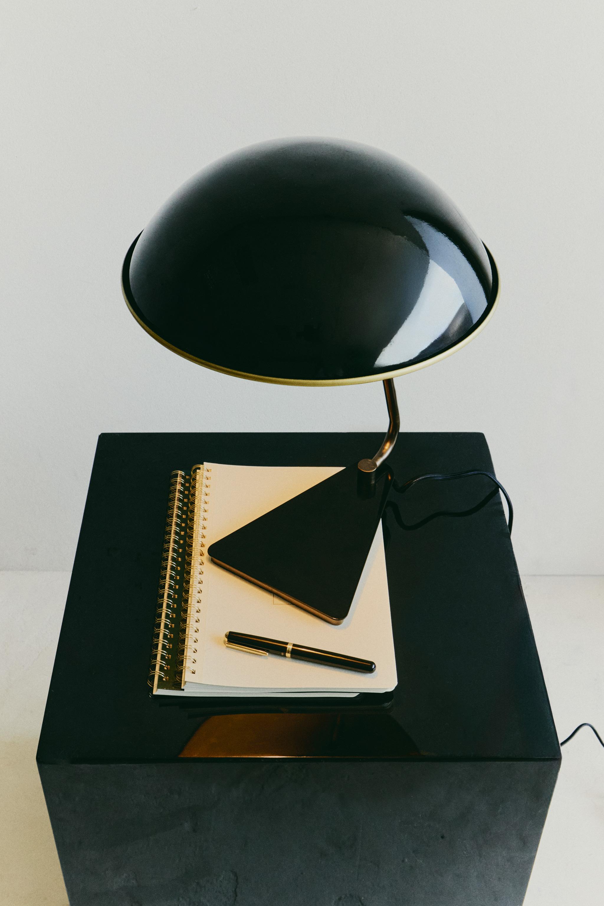 METAL TABLE LAMP