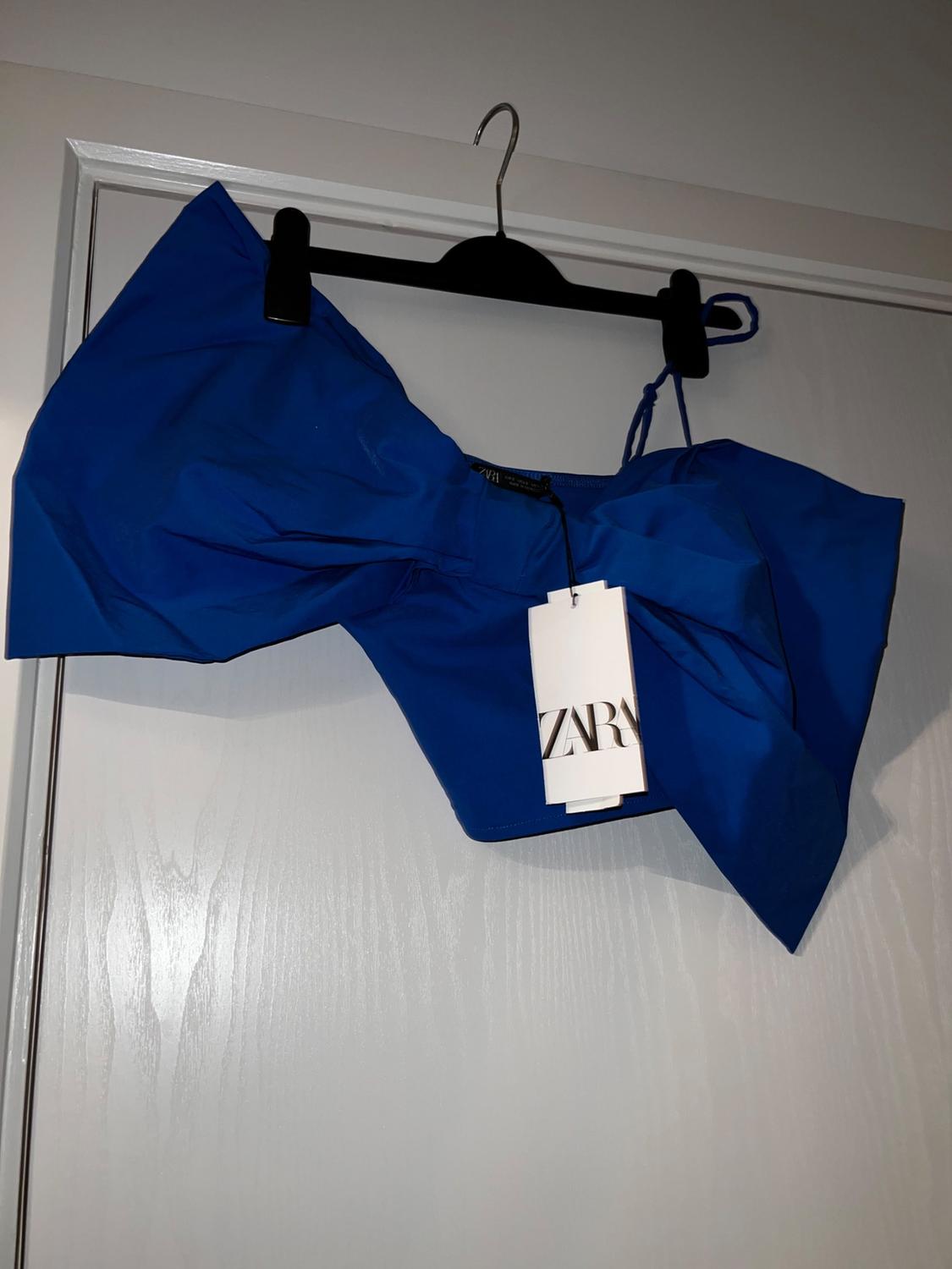 CROP TOP WITH TIE DETAIL