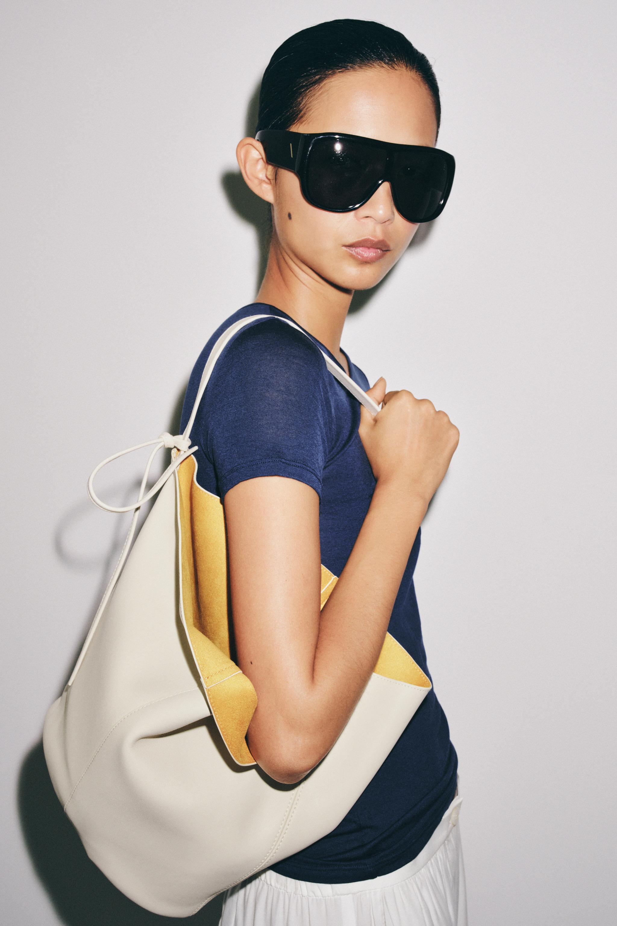 LEATHER SHOULDER BAG