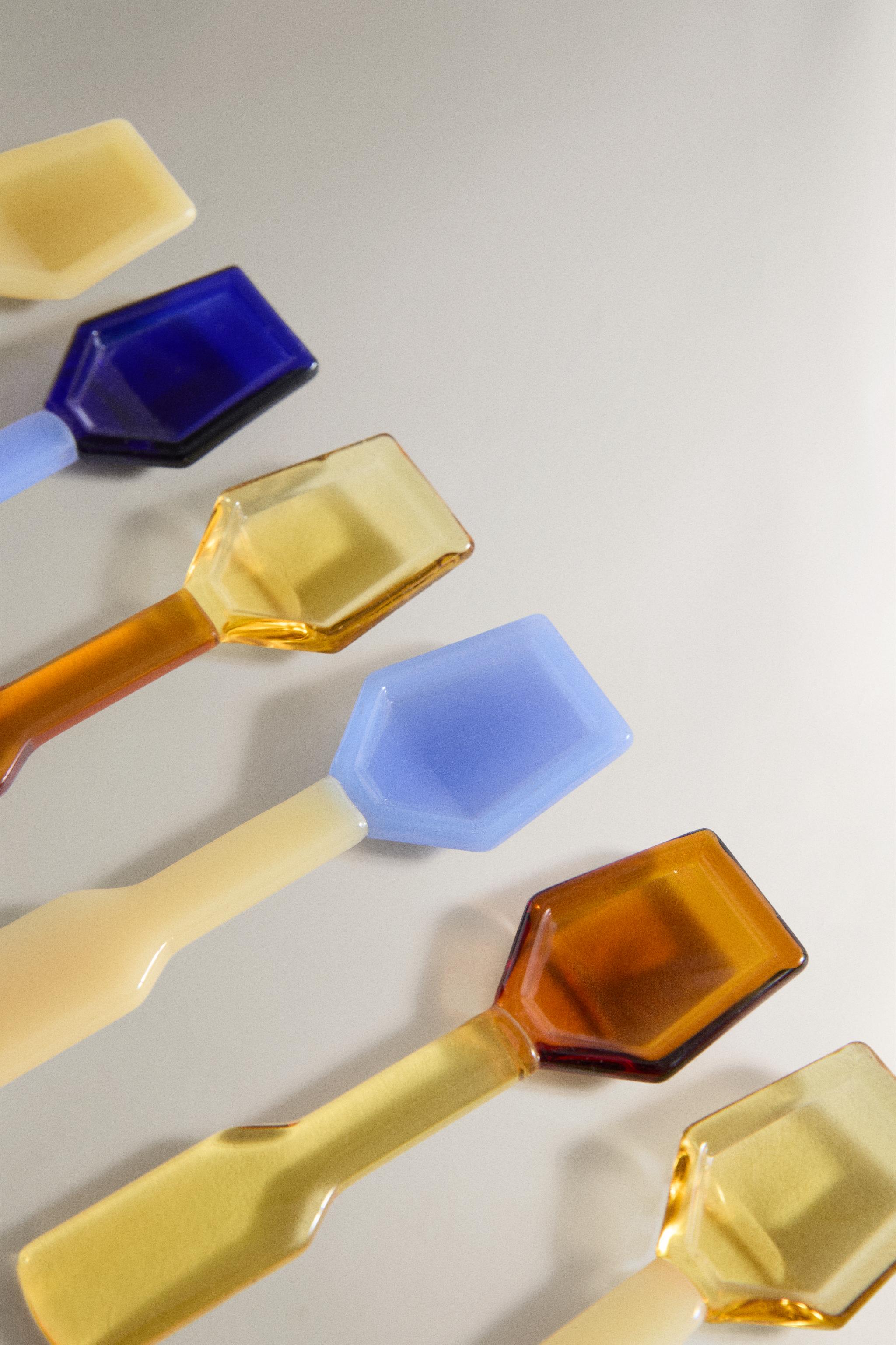 COLORED BOROSILICATE GLASS ICE CREAM SPOON SET (SET OF 6) — yellow (alternate view)