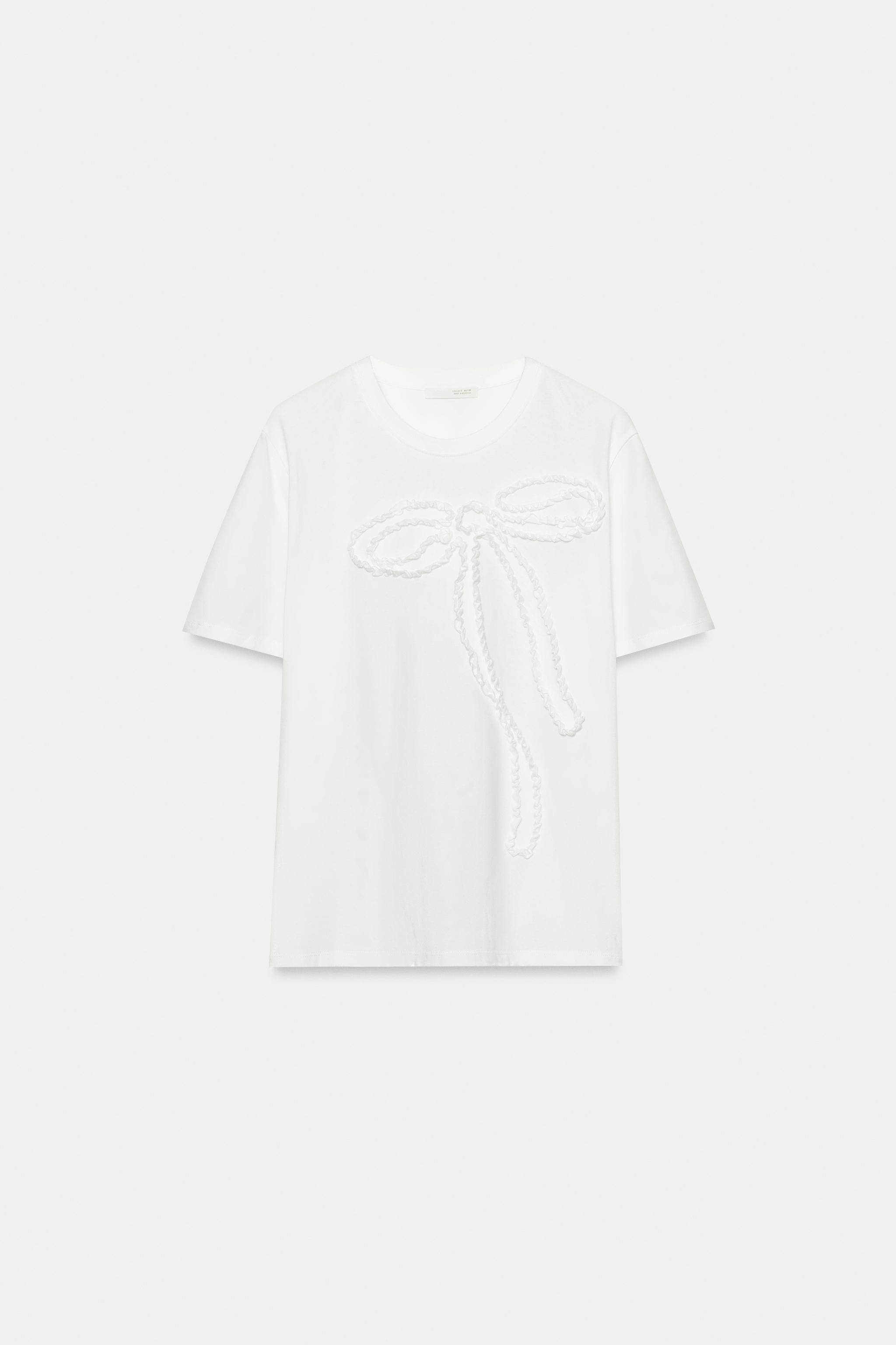 EMBOSSED BOW T-SHIRT
