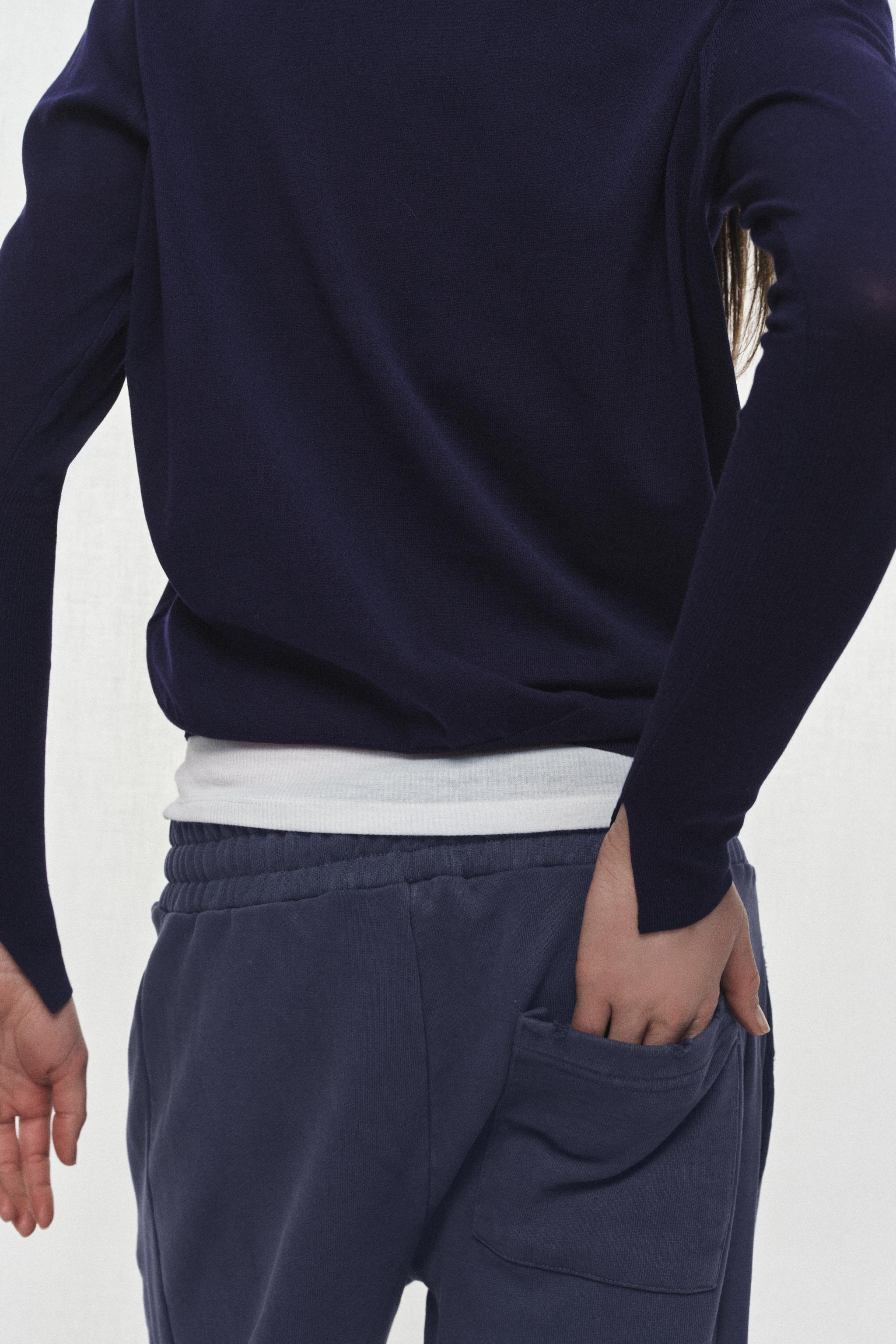 EXTRAFINE KNIT V-NECK JUMPER