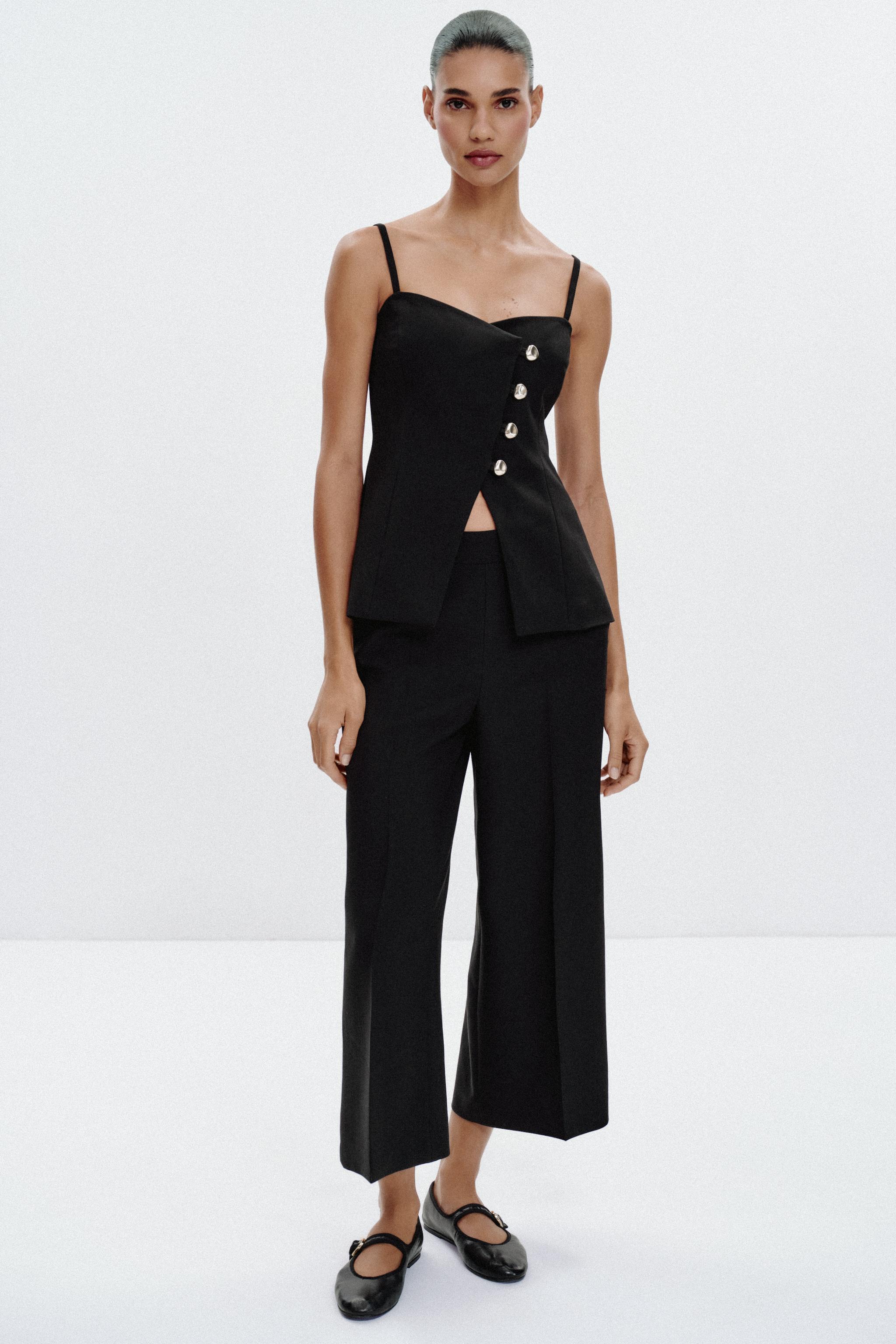 トップス　ブラック ボタン付きレーストップス - ブラック | ZARA Japan / 日本