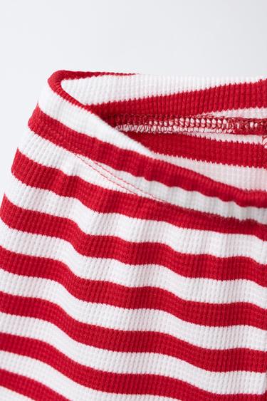 ENSEMBLE GAUFRÉ T-SHIRT ET BERMUDA À RAYURES - Rouge de Zara - Image 3