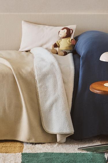 Zara Bej - KADİFE KUZULU ÇOCUK YATAK ÖRTÜSÜ