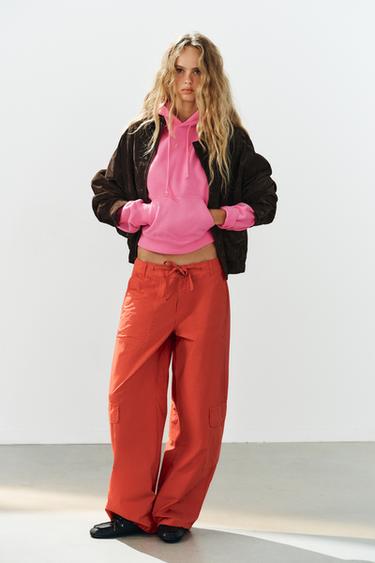 PANTALÓN OVERSIZE CARGO - Rojo de Zara
