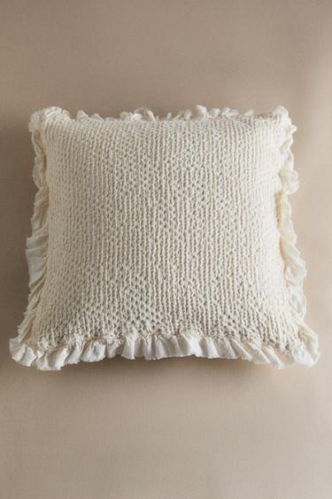 KIDS’ MINI WAFFLE TEXTURE CUSHION COVER WITH RUFFLE TRIM - Ecru by Zara