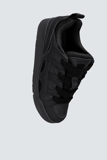 حذاء رياضي بأربطة ماكسي - أسود الخاص بـ Zara - صورة 0