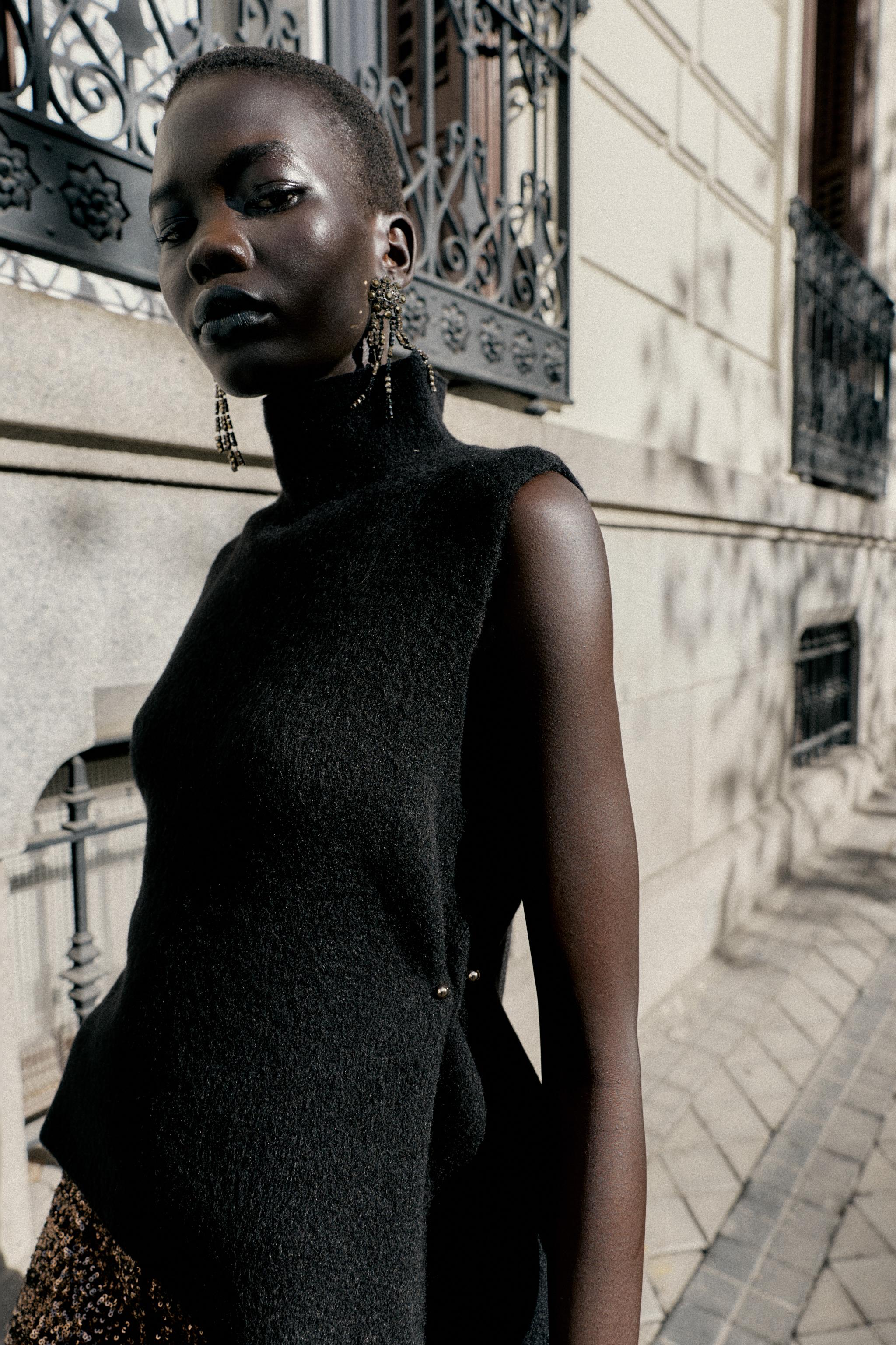 ASYMMETRIC KNIT TOP WITH SIDE APPLIQUÉS