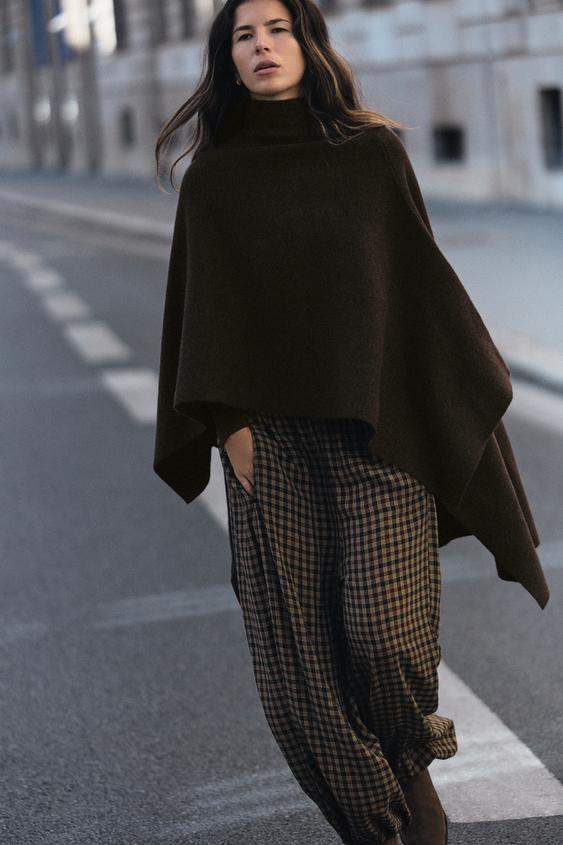 Zaras ASYMMETRISK STICKAD CAPE - Brun - Bild 0