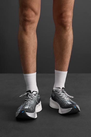 CHAUSSURES POUR COURIR DE LONGUES DISTANCES - Argent de Zara - Image 2