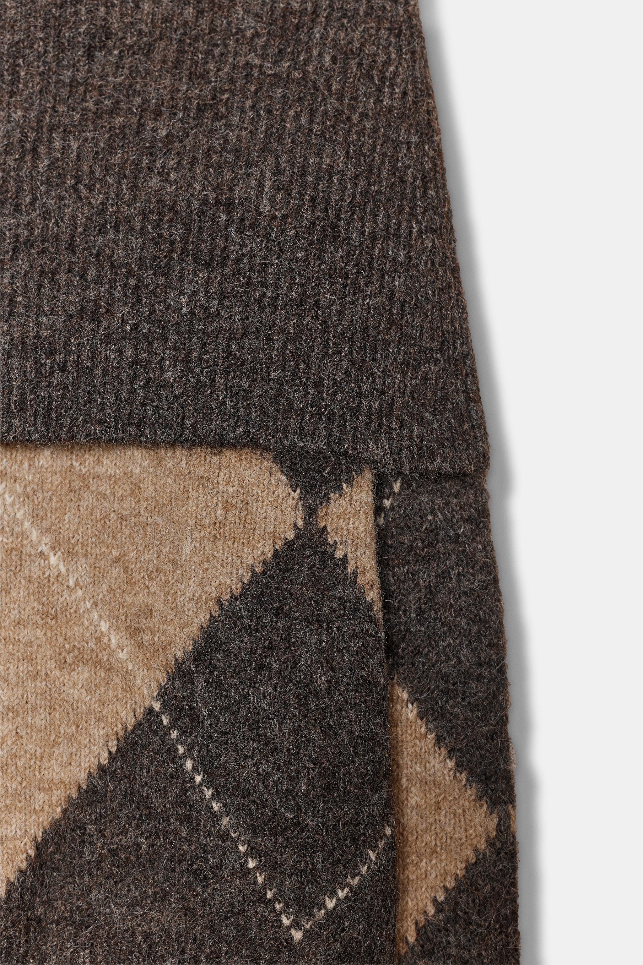 ARGYLE OFF-THE-SHOULDER KNIT SWEATER