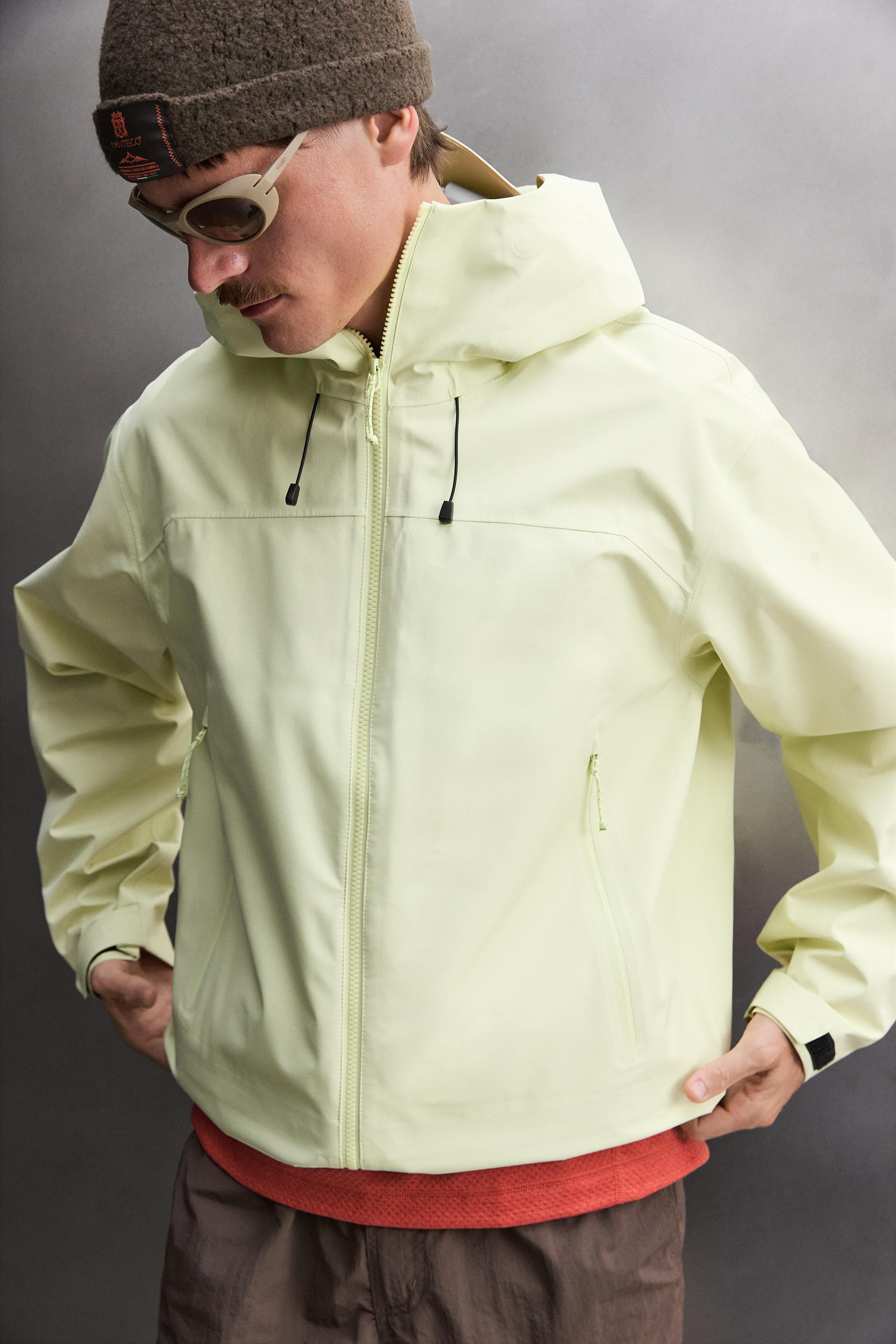 VESTE TECHNIQUE IMPERMÉABLE