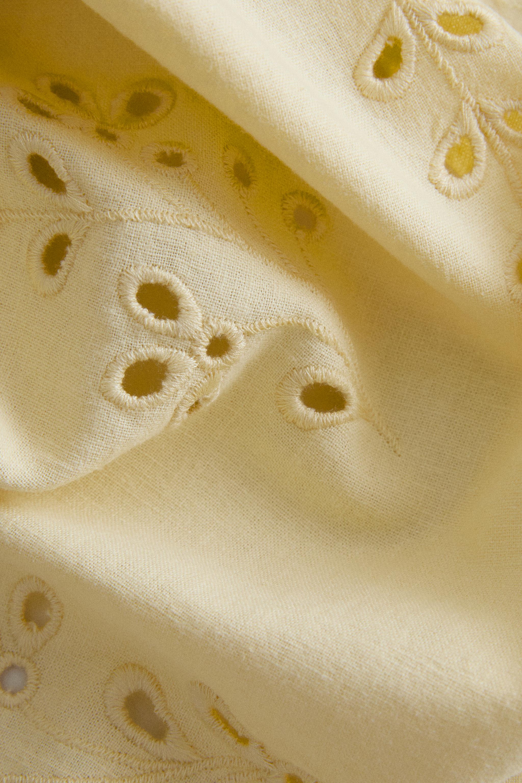 EMBROIDERED LINEN TABLECLOTH
