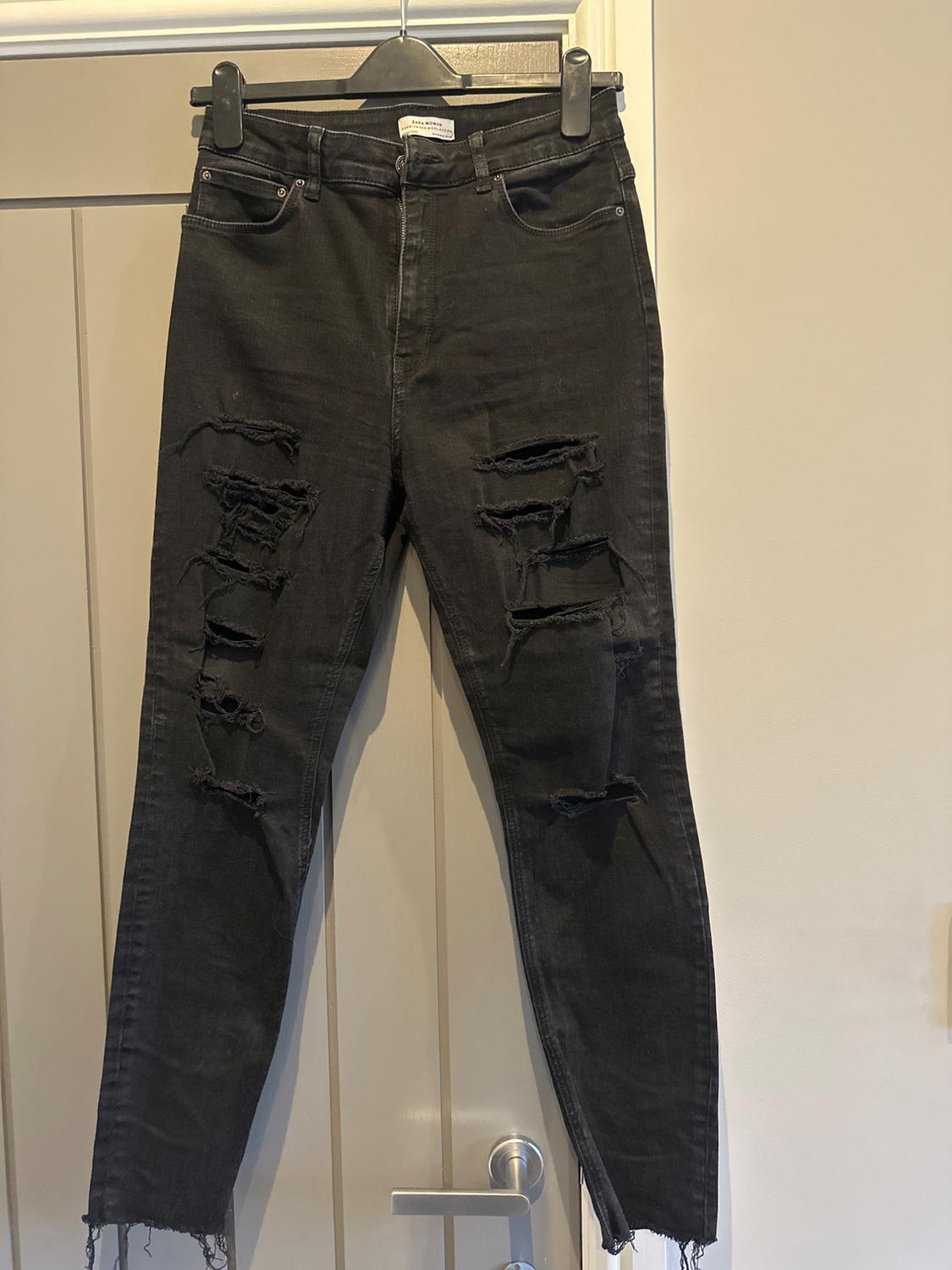 HIGH RISE JEANS WITH RIPS