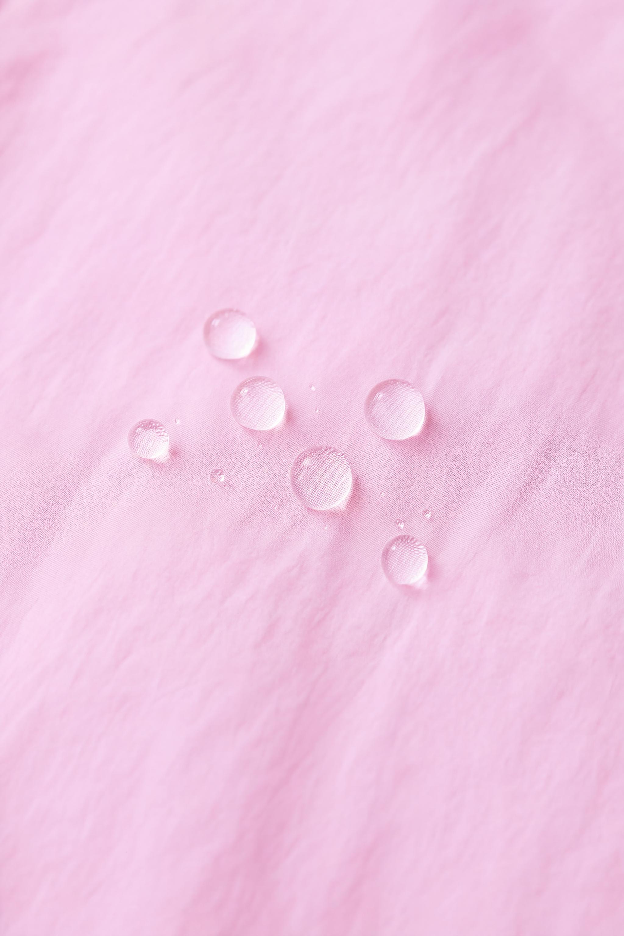 LIGHTWEIGHT WATER REPELLENT RAINCOAT