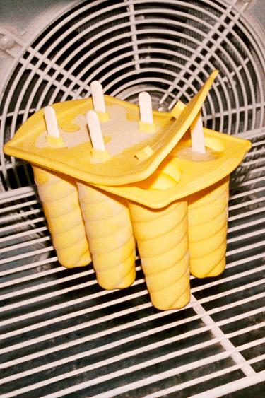 6 SILICONE ICE LOLLY MOULD - Pastel yellow by Zara