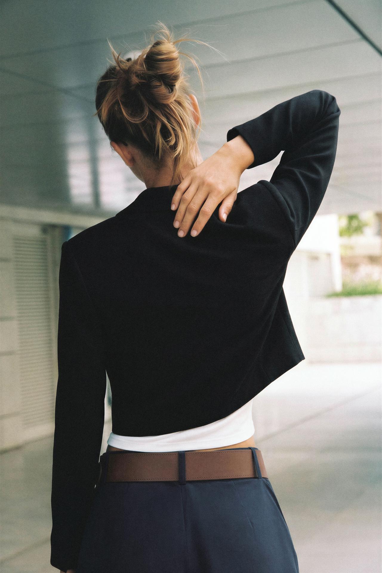 SHORT BLAZER WITH SHOULDER PADS — Black