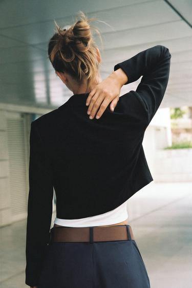 SHORT BLAZER WITH SHOULDER PADS — Black 2