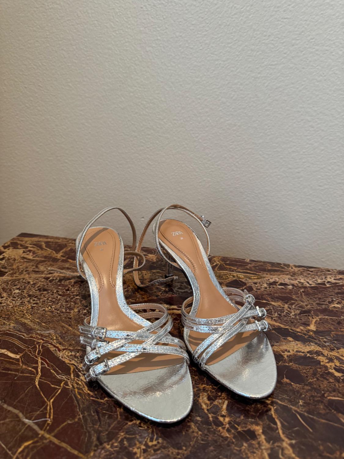 SANDALIA TACÓN PIEL TIRA LIMITED EDITION
