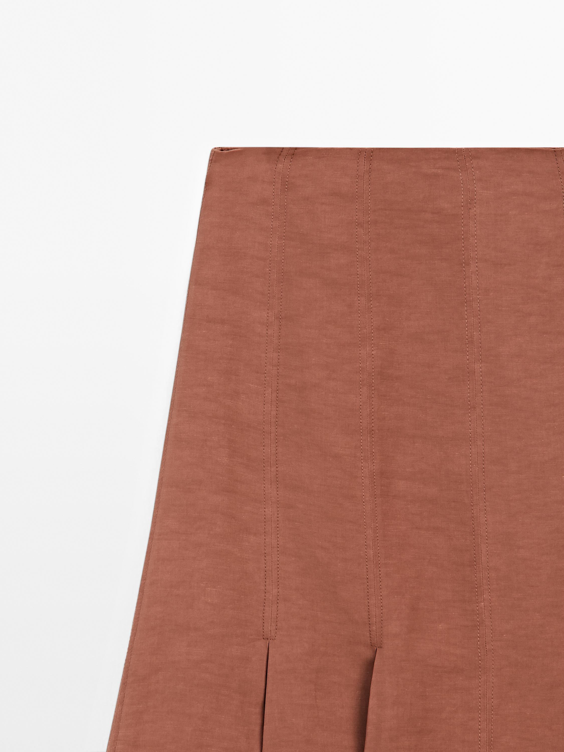 Jupe midi fluide avec broderie