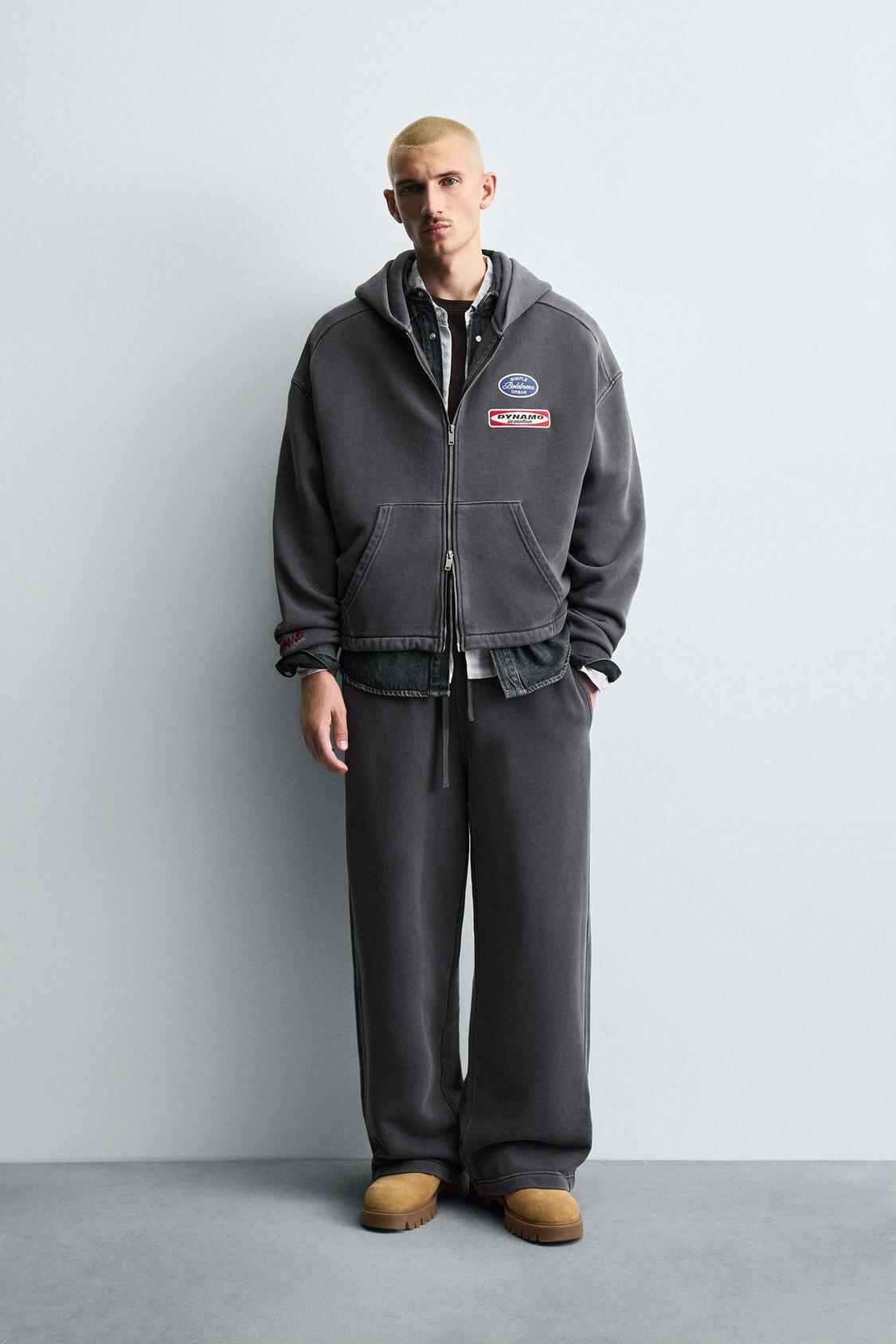 ЗАСТИРАННАЯ ТОЛСТОВКА ZARA С ЗАПЛАТКАМИ