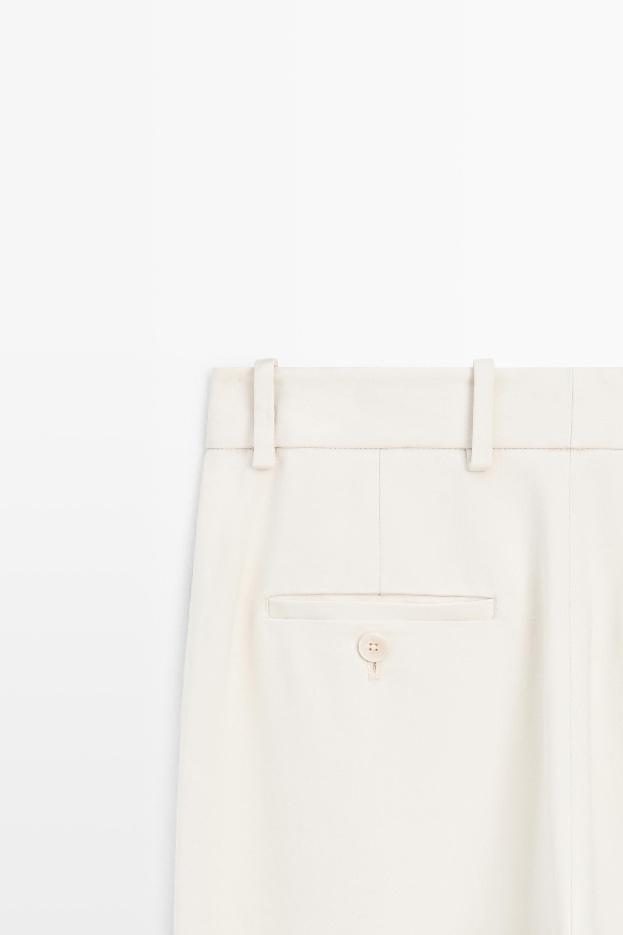 Flowing wide-leg pants