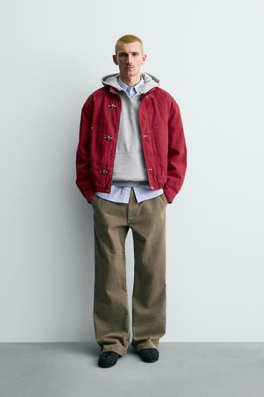 جاكيت قصير بقصة مريحة مع أزرار نمساوية - أحمر الخاص بـ Zara