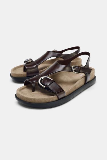 SANDALES PLATES EN CUIR - Marron chocolat de Zara - Image 2