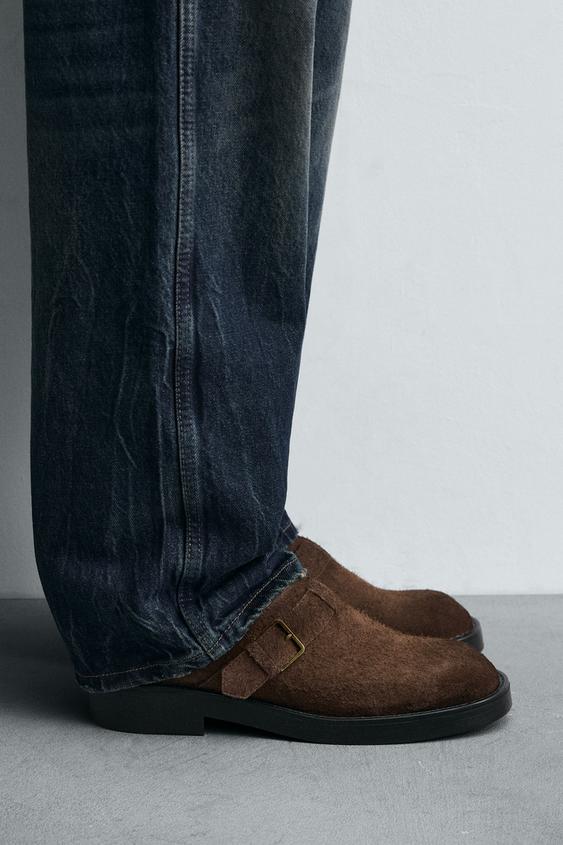 BUCKLED LEATHER CLOGS