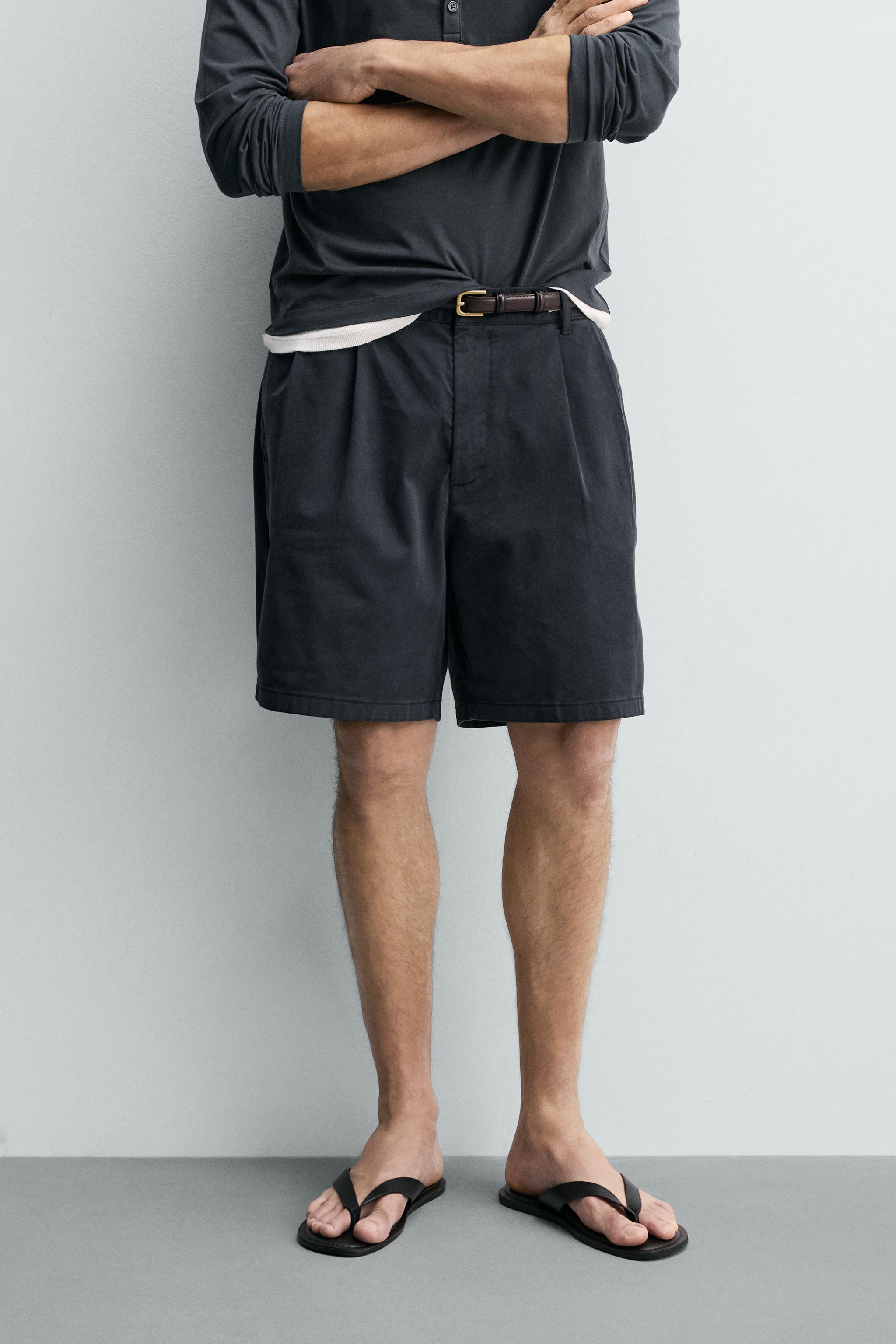 REGULAR FIT PLEATED CHINO SHORTS