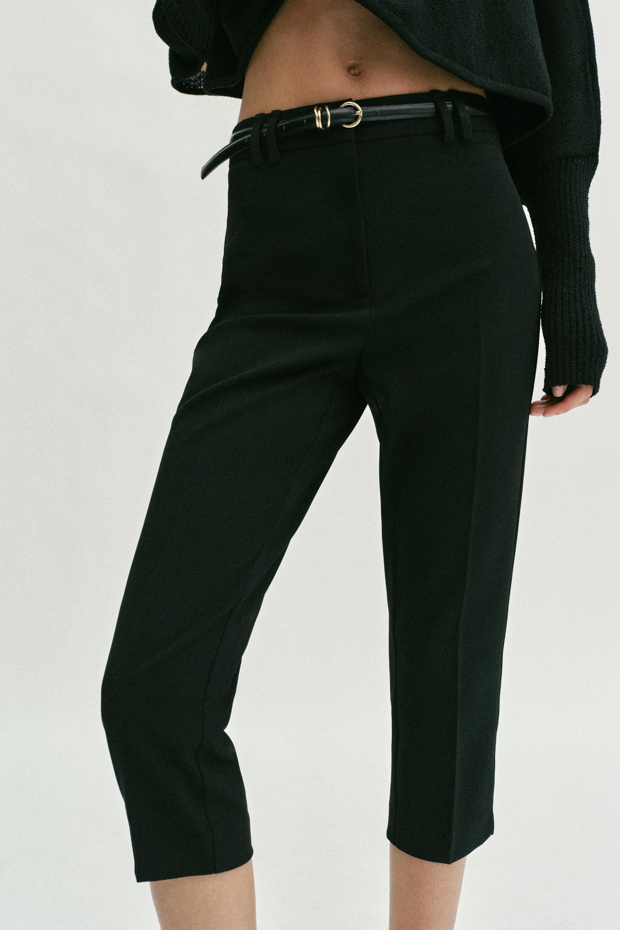 BELTED CAPRI PANTS