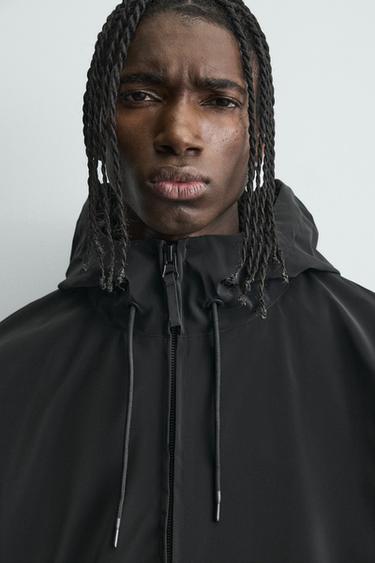 BLOUSON TECHNIQUE LÉGER À CAPUCHE - Noir de Zara - Image 4