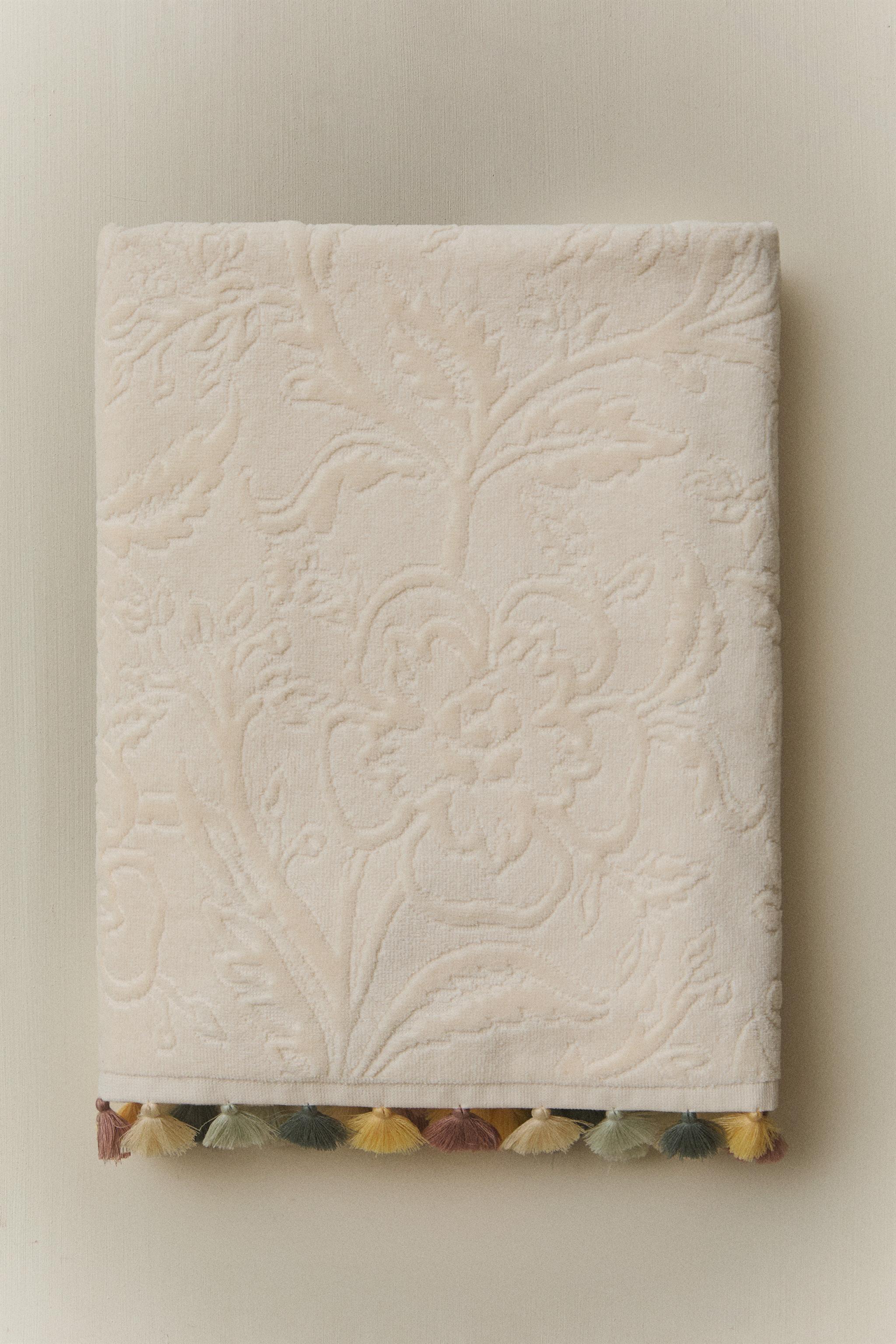SERVIETTE DE BAIN POMPONS JACQUARD
