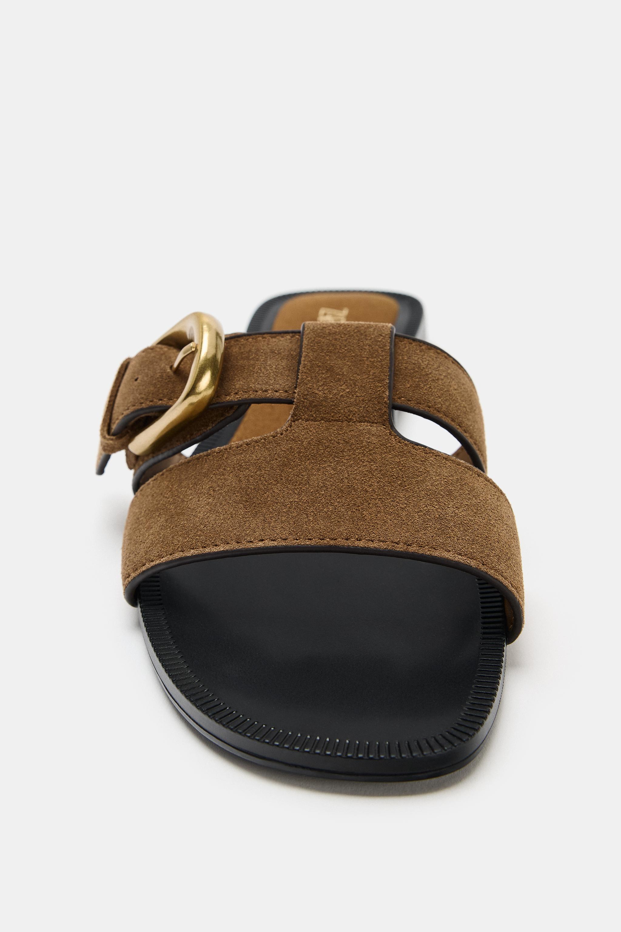 SANDALES EN DAIM À BOUCLE