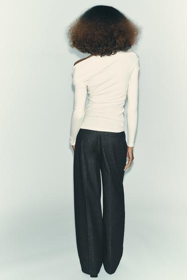 T-SHIRT ASYMÉTRIQUE DOUX - Écru de Zara - Image 2