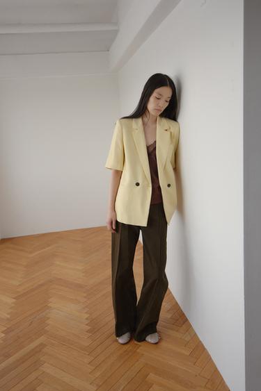 ショートスリーブテクスチャーブレザーバターZaraのショートスリーブテクスチャーブレザー - バター