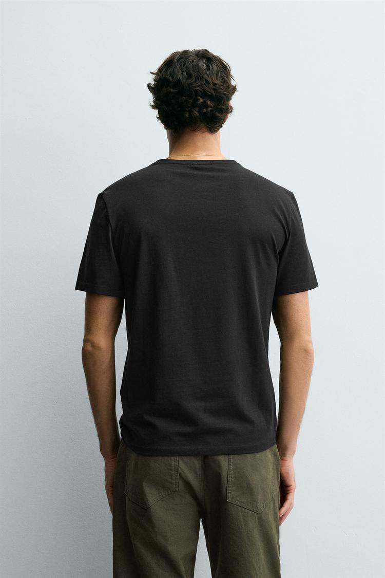 CAMISETA BÁSICA DE CORTE AJUSTADO /01 3