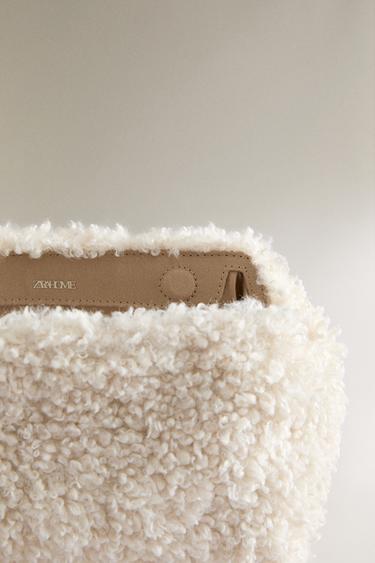 MEDIUM FAUX FUR WASH BAG - Ecru White by Zara - Image 4