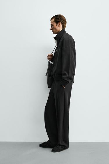 מכנסי טרנינג רחבים עם קפלים - שחור של Zara