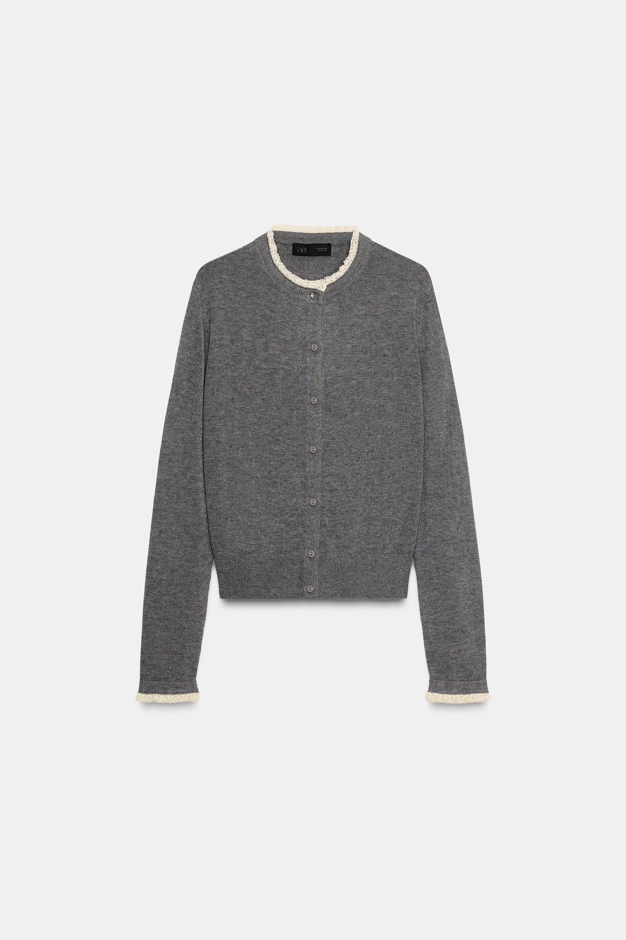 GILET EN MAILLE AVEC FINITIONS DENTELLE