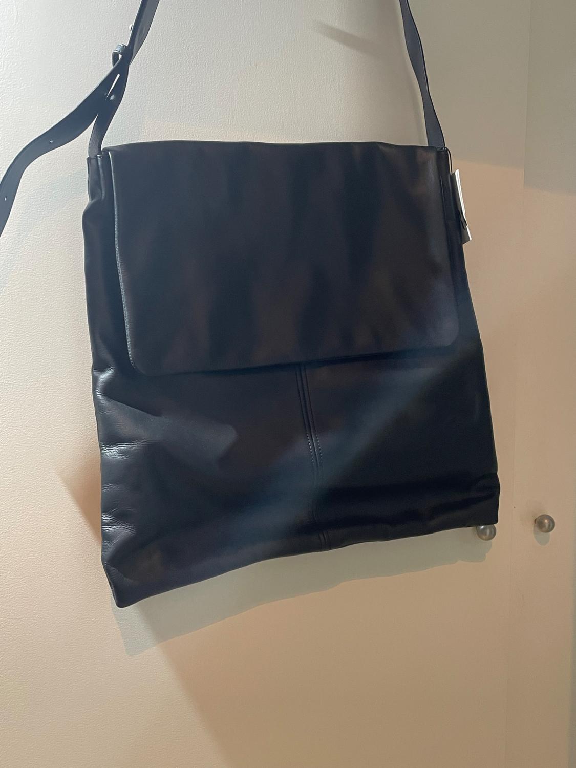 LEATHER TOTE BAG WITH FLAP - Image 4