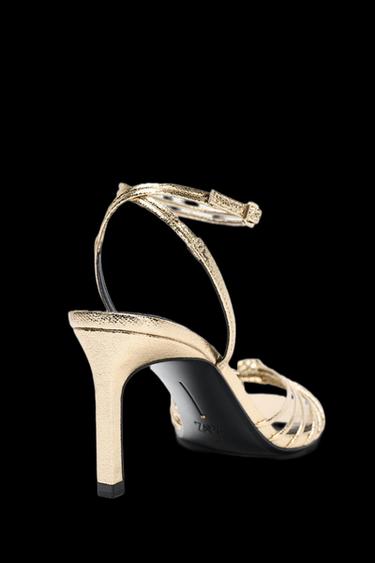 SANDALIA TACÓN NUDO METALIZADA - Oro de Zara