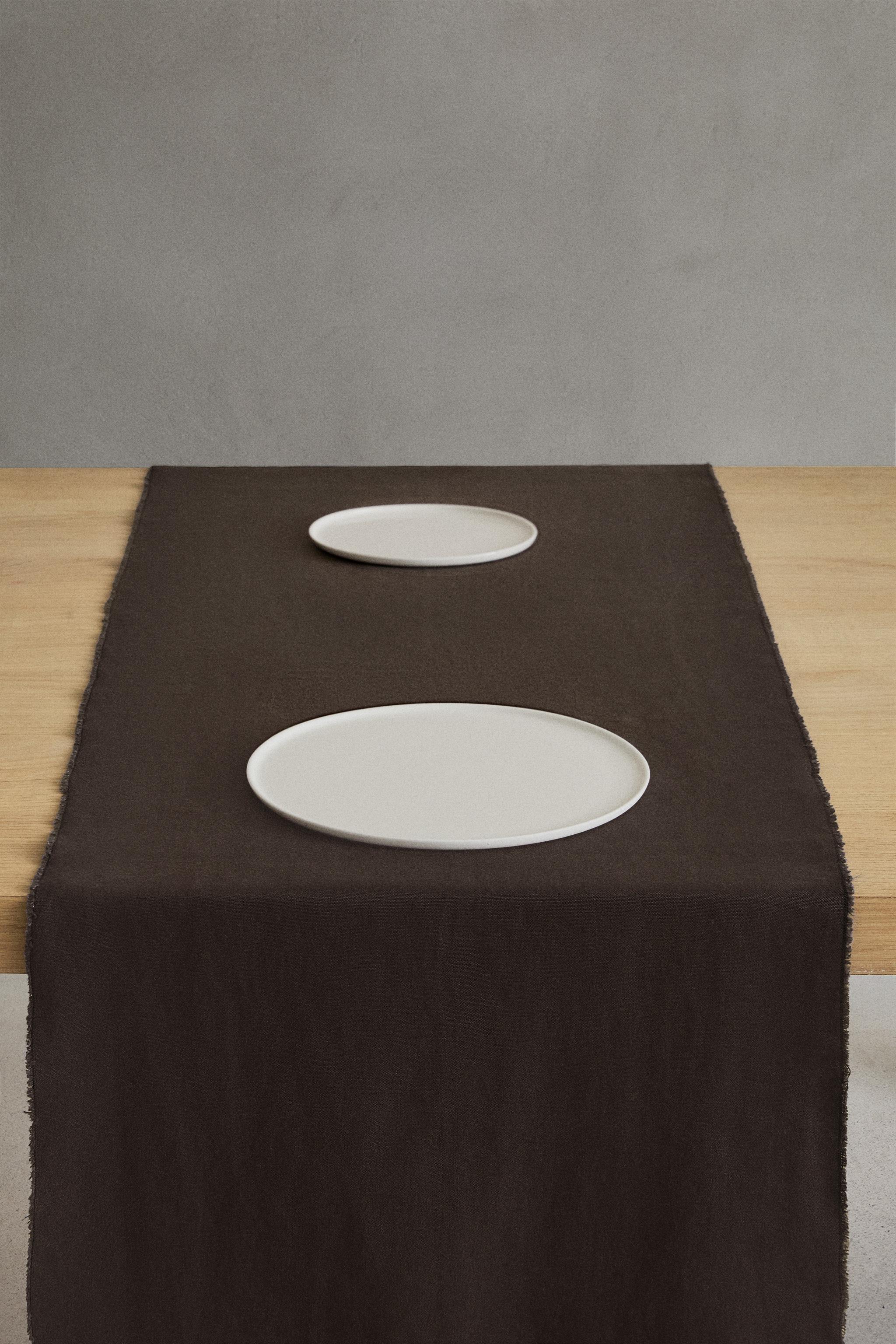 TABLE RUNNER 01 — Eggplant