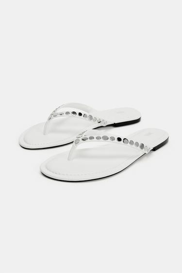 SANDALES PLATES À CLOUS - Blanc de Zara - Image 3