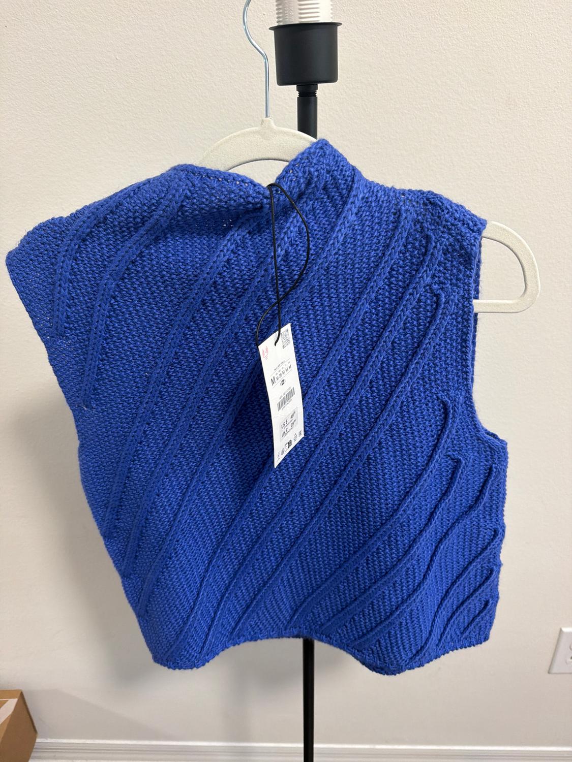 TEXTURED KNIT VEST - Image 2