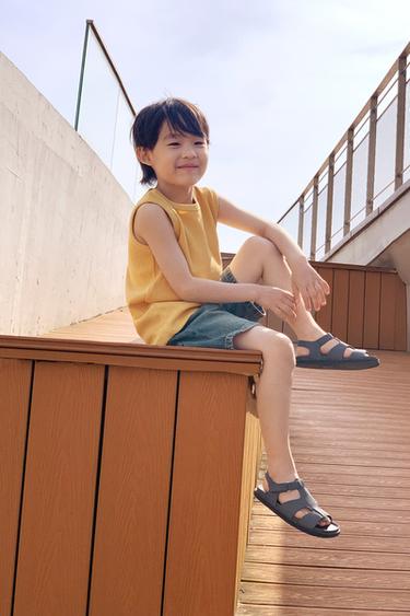 SANDALIA ENGOMADA - Gris de Zara